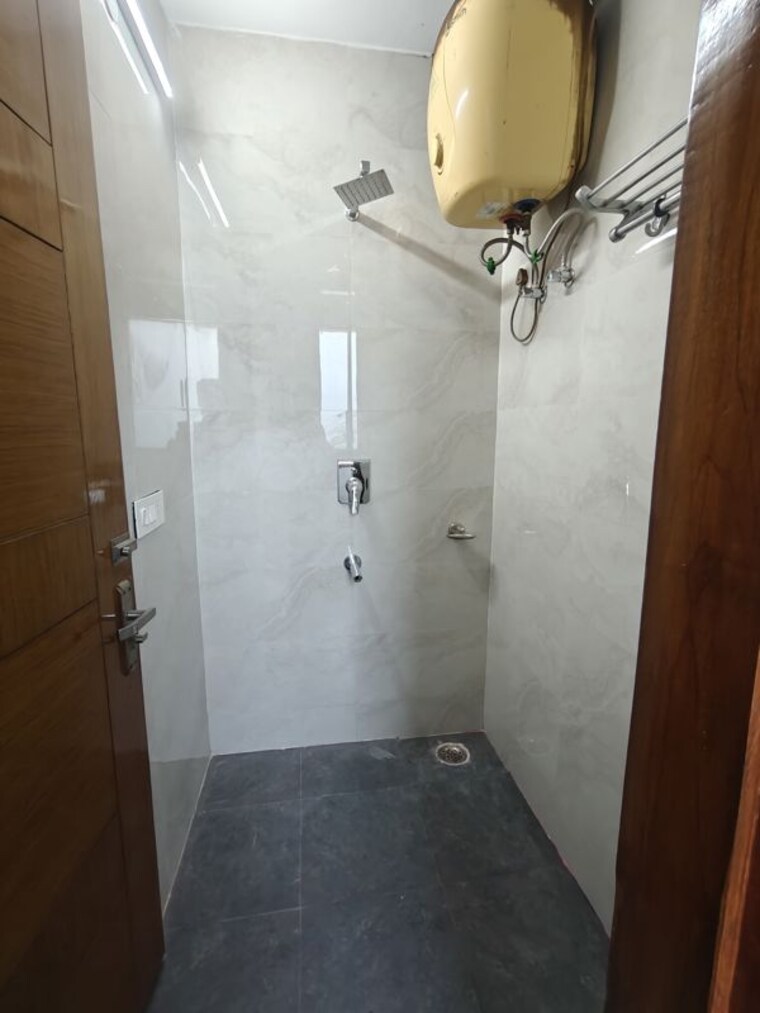 Bathroom, uday nagar 1 Bedroom 1100 Sq.Ft. Builder Floor In Uday Nagar Gurgaon 10303748