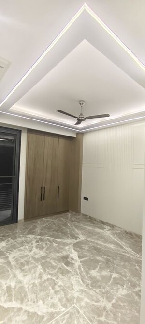 Room in 3 BHK Builder Floor at Navjeevan Vihar – for Rent