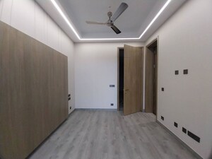 Room in 3 BHK Builder Floor at Navjeevan Vihar – for Rent