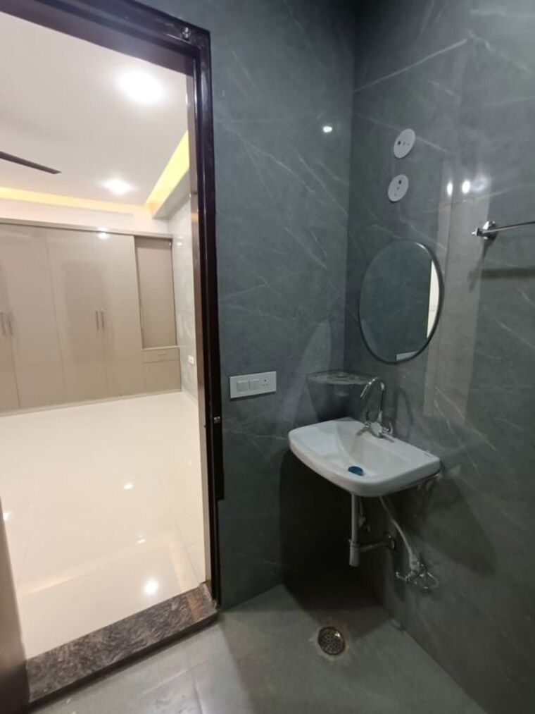 Bathroom, kohli-one-malibu-town 3 Bedroom 1800 Sq.Ft. Apartment In Sector 47 Gurgaon 10303777