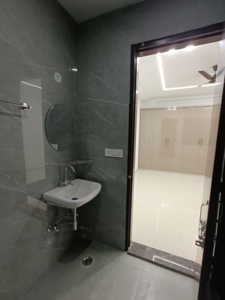Bathroom, kohli-one-malibu-town 3 Bedroom 1800 Sq.Ft. Apartment In Sector 47 Gurgaon 10303777