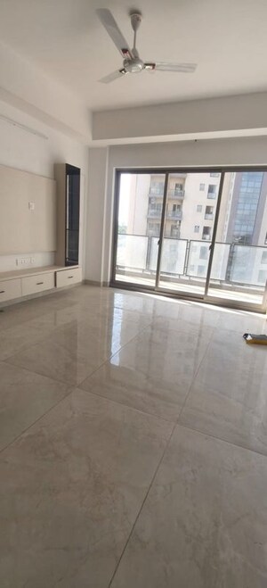 Room in 3 BHK Apartment at Shalimar One World Belvedere Court 3, Gomti Nagar – for Rent