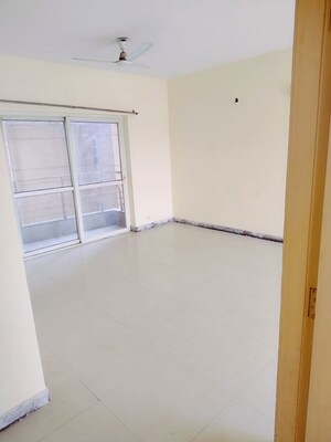 Room in 3 BHK Apartment at BPTP The Resort, Sector 75 – for Sale