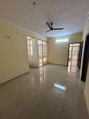 Room in 2 BHK Apartment at Supertech Eco Village II, Sector 16b Greater Noida – for Rent