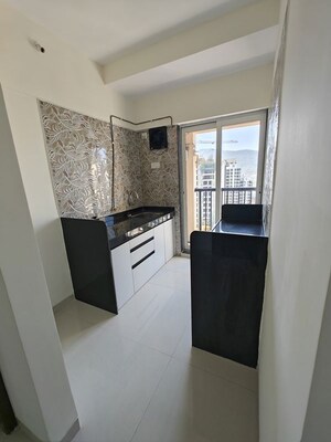 Room in 1 BHK Apartment at Raunak Residency Thane, Pokhran Road No One – for Rent