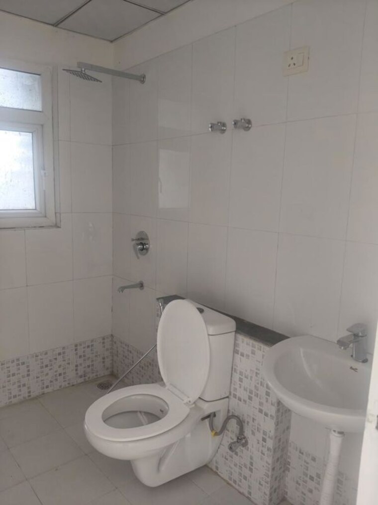 Bathroom, chd-avenue-71 4 Bedroom 2200 Sq.Ft. Apartment In Sector 71 Gurgaon 10303860