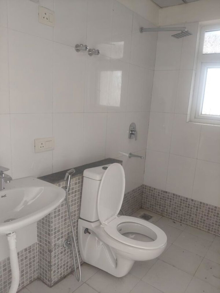 Bathroom, chd-avenue-71 4 Bedroom 2200 Sq.Ft. Apartment In Sector 71 Gurgaon 10303860