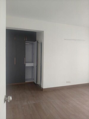 Room in 4 BHK Apartment at CHD Avenue 71, Sector 71 – for Rent