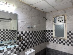 2 BHK + Pooja Room Apartment For Rent in Arun Vihar Sector 37