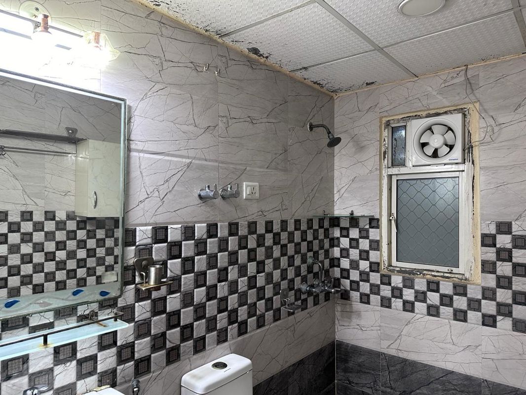 2 BHK + Pooja Room Apartment For Rent in Arun Vihar Sector 37