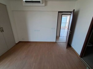 Room in 4 BHK Apartment at Pioneer Araya, Sector 62 – for Rent