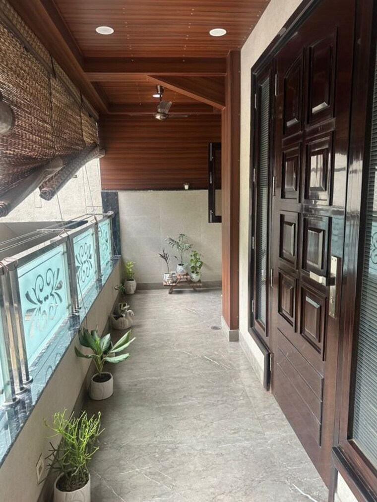 Balcony, rohini 3.5 Bedroom 1450 Sq.Ft. Apartment In Rohini Delhi 10303885