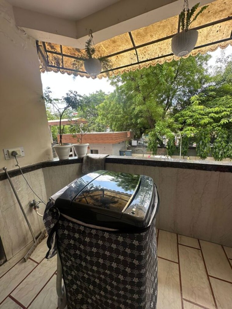 Balcony, rohini 3.5 Bedroom 1450 Sq.Ft. Apartment In Rohini Delhi 10303885