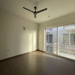 Room in 3 BHK Apartment at BPTP Amstoria, Sector 102 – for Rent