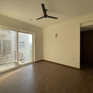 Room in 3 BHK Apartment at BPTP Amstoria, Sector 102 – for Rent