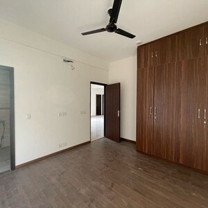 Room in 3 BHK Apartment at BPTP Amstoria, Sector 102 – for Rent