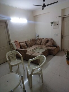 2 BHK Apartment For Rent in Maxblis White House