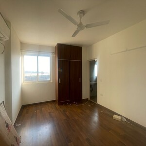 Room in 3 BHK Apartment at Conscient Heritage Max, Sector 102 – for Rent