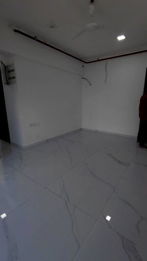 Room in 2 BHK Apartment at Level The Residences, Andheri West – for Rent