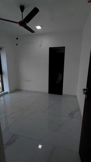 Room in 2 BHK Apartment at Level The Residences, Andheri West – for Rent