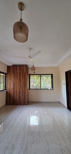 Bedroom in 6 BHK Villa at Chembur – for Rent
