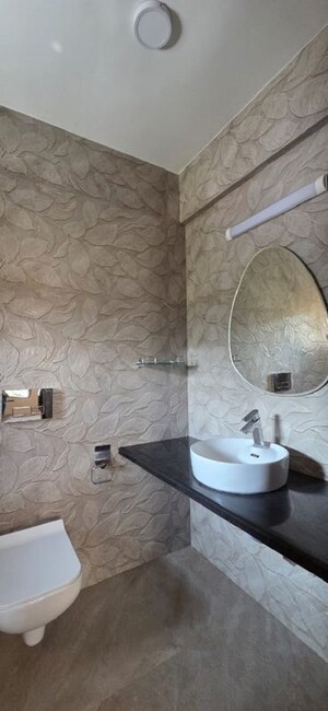 Bathroom in 6 BHK Villa at Chembur – for Rent