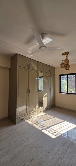 Bedroom in 6 BHK Villa at Chembur – for Rent