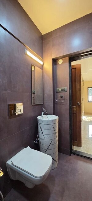 Bathroom in 6 BHK Villa at Chembur – for Rent