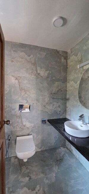 Bathroom in 6 BHK Villa at Chembur – for Rent