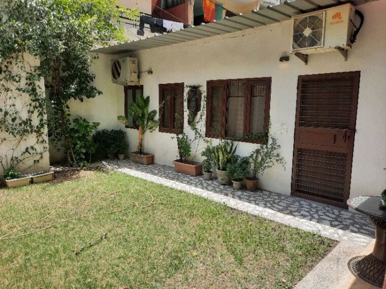 Exterior View, ashok vihar 3 Bedroom 200 Sq.Yd. Builder Floor In Ashok Vihar Delhi 10304011