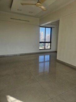 2 BHK + Extra Room Apartment For Sale in Seawoods