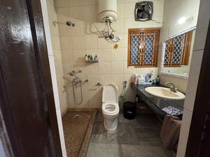 Team Area in 3 BHK Builder Floor at Shivalik Colony – for Rent