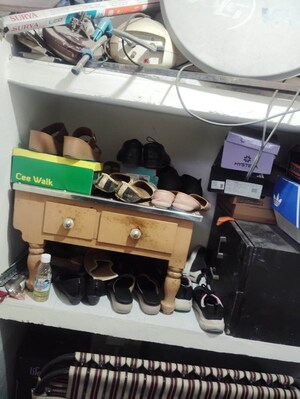 Team Area in 3 BHK Apartment at Rohini Sector 9 – for Sale