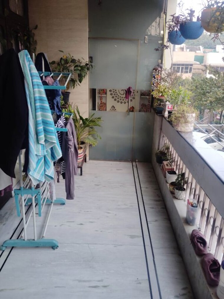 Balcony, rohini sector 9 3 Bedroom 800 Sq.Ft. Apartment In Rohini Sector 9 Delhi 10304053