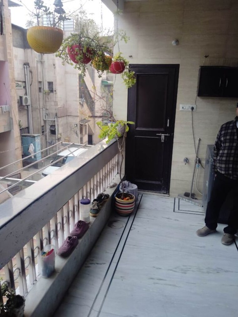 Balcony, rohini sector 9 3 Bedroom 800 Sq.Ft. Apartment In Rohini Sector 9 Delhi 10304053