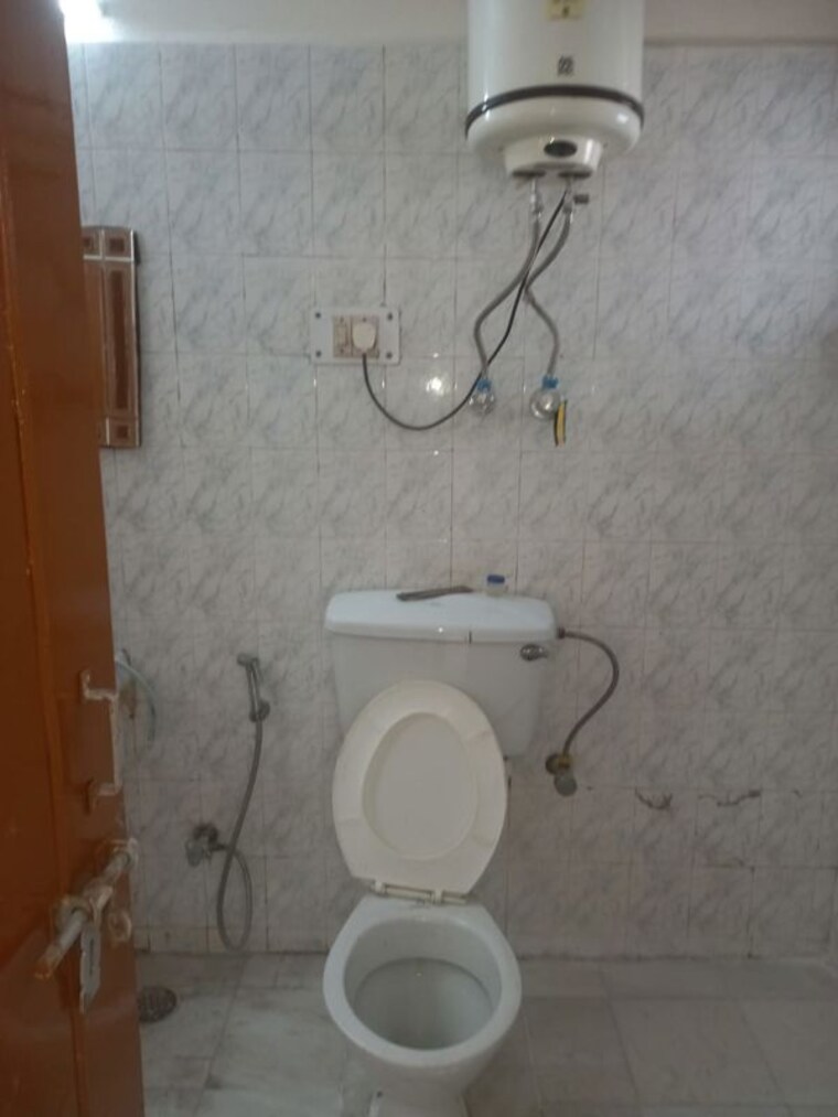 Bathroom, sector 10 dwarka 3 Bedroom 1600 Sq.Ft. Apartment In Sector 10 Dwarka Delhi 10265553