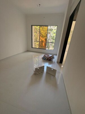 Room in 2 BHK Apartment at Seawoods – for Rent