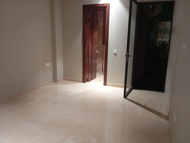 Room, greater kailash i 3 Bedroom 208 Sq.Yd. Builder Floor In Greater Kailash I Delhi 10304094