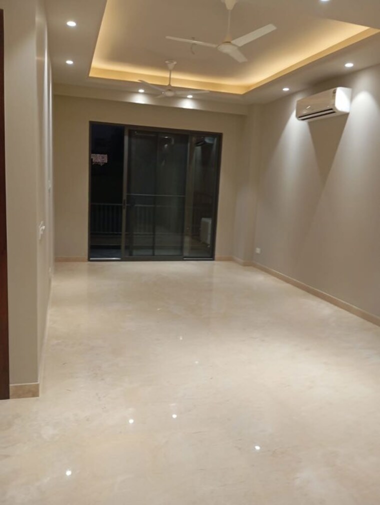 Room, greater kailash i 3 Bedroom 208 Sq.Yd. Builder Floor In Greater Kailash I Delhi 10304094