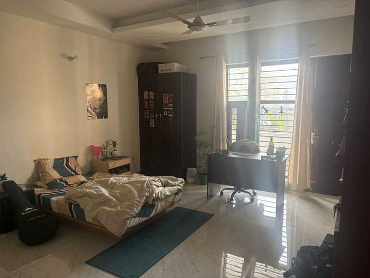Bedroom, sushant lok i 3 Bedroom 300 Sq.Yd. Builder Floor In Sushant Lok I Gurgaon 10304028