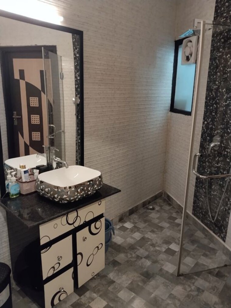 Bathroom, nehru enclave 2 Bedroom 2430 Sq.Ft. Builder Floor In Nehru Enclave Delhi 10304107