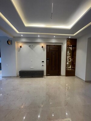 Room in 3 BHK Builder Floor at Sector 7 – for Rent