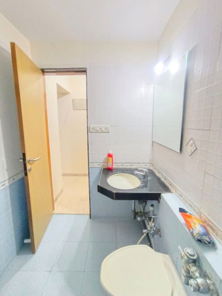 Bathroom, kukreja-golf-scappe 2 Bedroom 810 Sq.Ft. Apartment In Chembur Mumbai 10304114