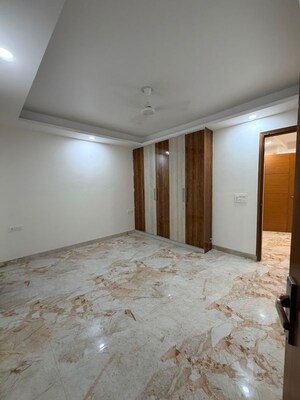 Room in 4 BHK Builder Floor at Chattarpur – for Rent