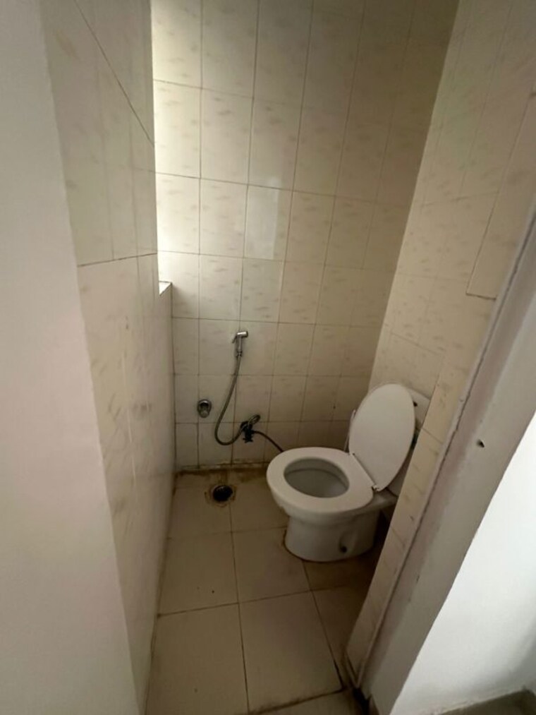 Bathroom, vasant kunj 3 Bedroom 2200 Sq.Ft. Apartment In Vasant Kunj Delhi 10304139