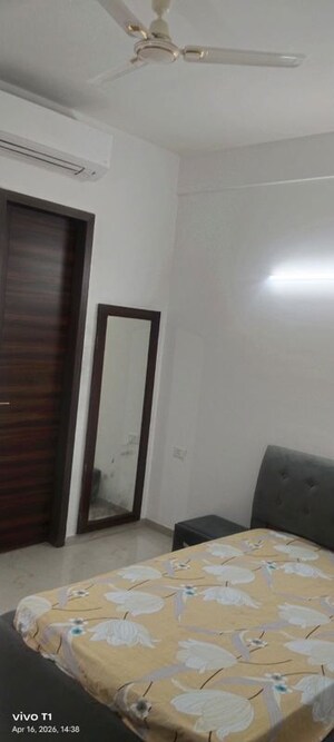 Room in 3 BHK Apartment at Smart World Orchard, Sector 61 – for Rent