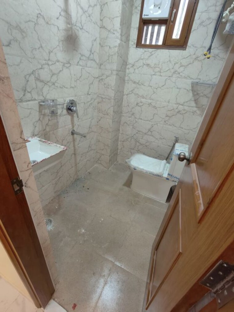 Bathroom, sushant lok i 1 RK 60 Sq.Yd. Builder Floor In Sushant Lok I Gurgaon 10304136