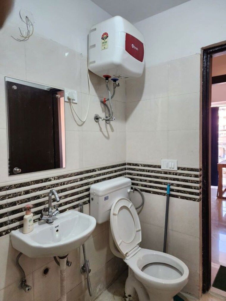Bathroom, shree-vardhman-green-court 2 Bedroom 645 Sq.Ft. Apartment In Sector 90 Gurgaon 10304211