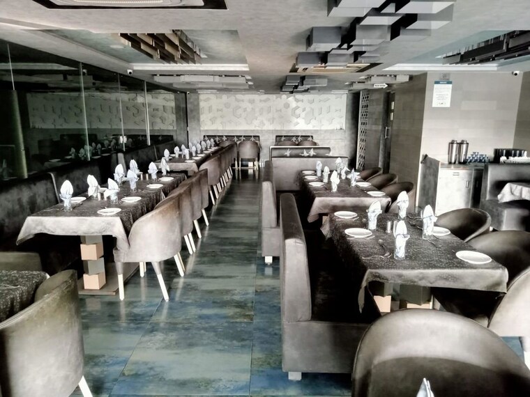 Gym, science city Commercial Showroom 8000 Sq.Ft. In Science City Ahmedabad 10303993