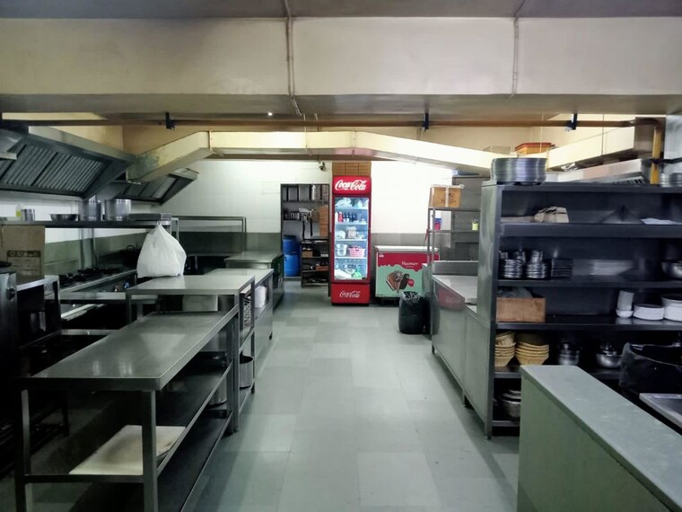 Parking, science city Commercial Showroom 8000 Sq.Ft. In Science City Ahmedabad 10303993